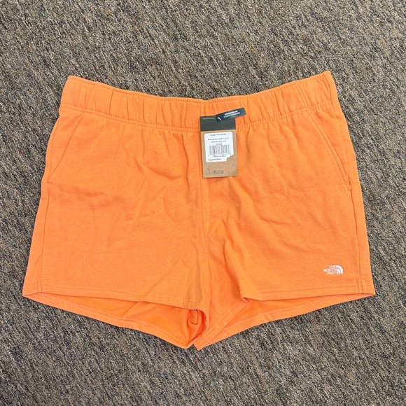 The North Face Woman’s Plus Size 2X Regular Half Dome Fleece Shorts - Picture 1 of 2
